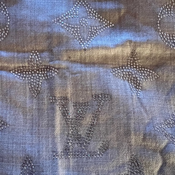 Designer Inspired Crystal light gray Cashmere wrap NEW - Picture 3 of 7